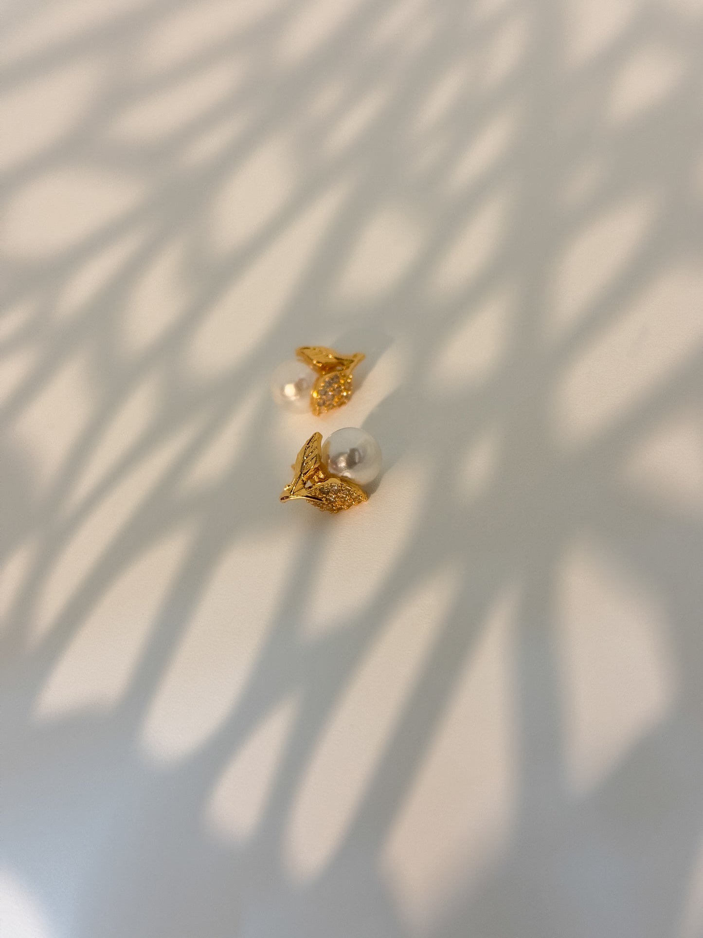 Chic minimal earrings for gifting