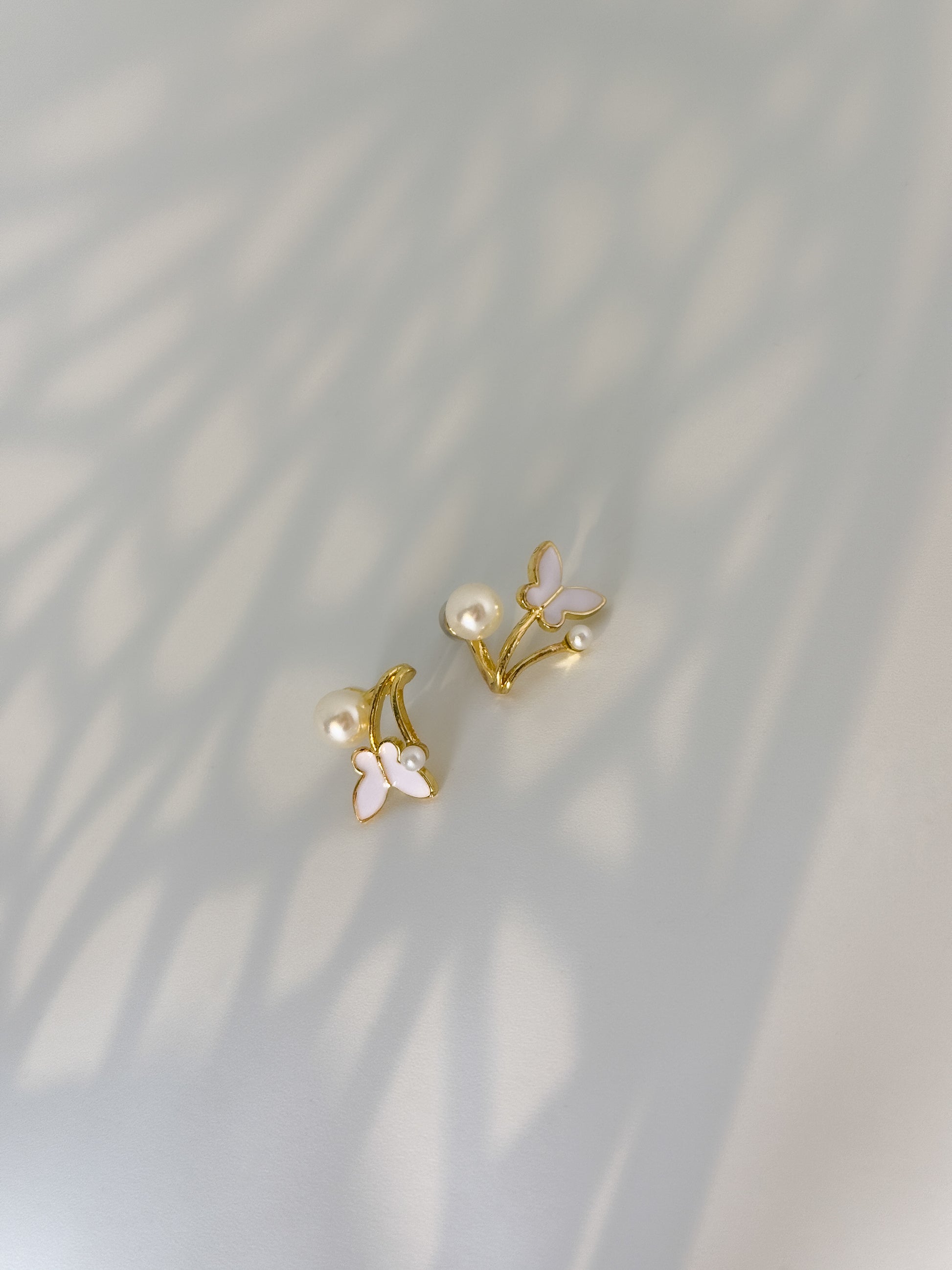 dainty Pair of gold earrings with pearl-like stones 