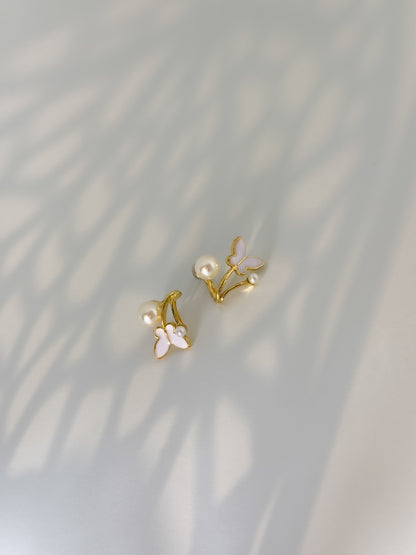 dainty Pair of gold earrings with pearl-like stones 