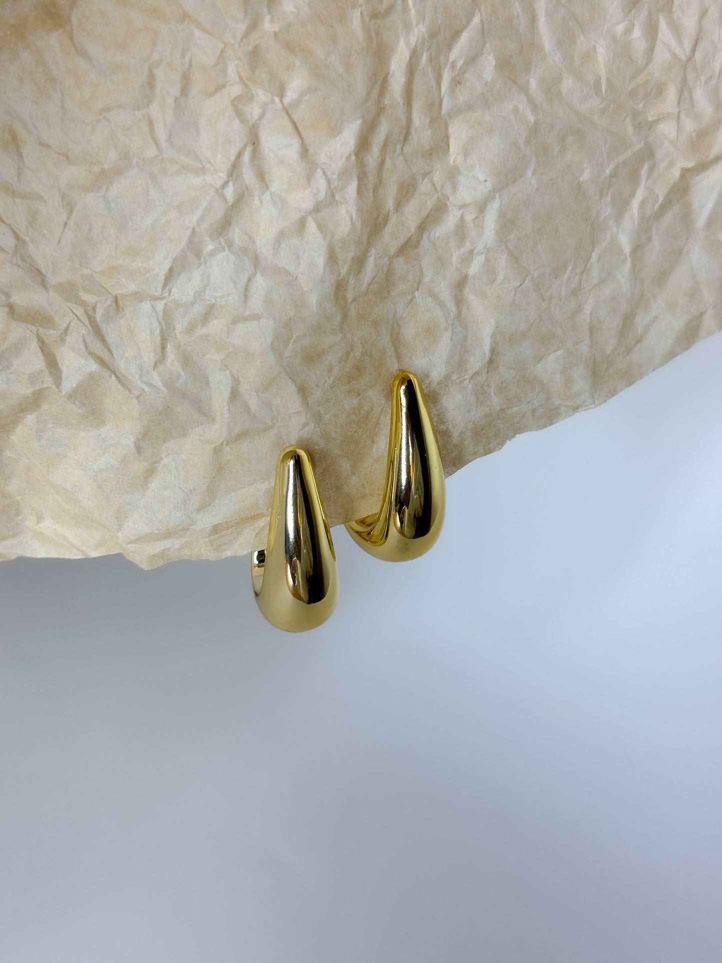 Classic polished gold earrings with teardrop silhouette