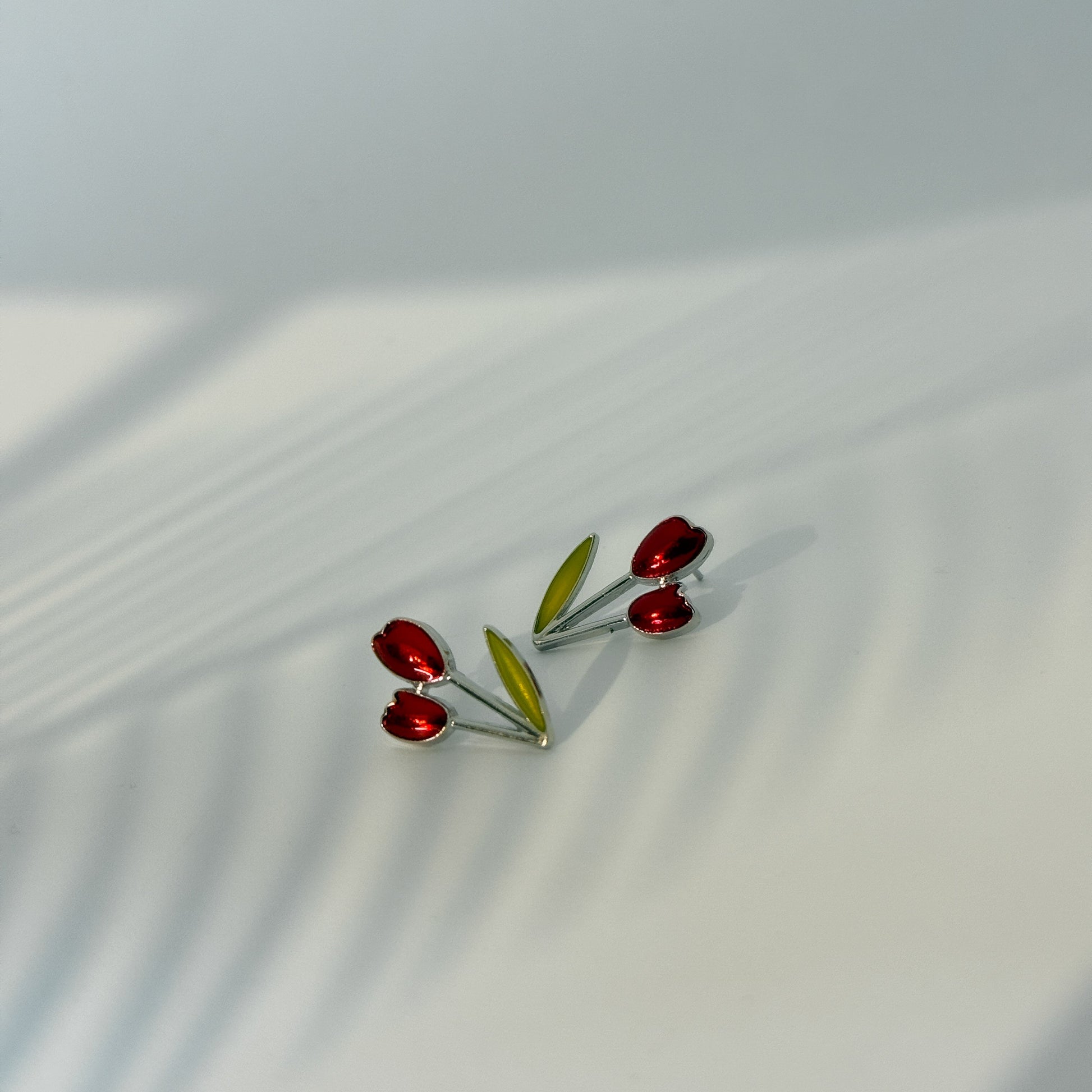 picnic chic styled casual red tulip jewel
