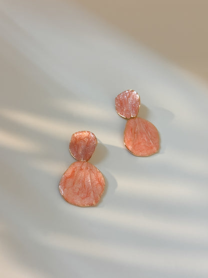 Oversized round dangle earrings in a simple modern look