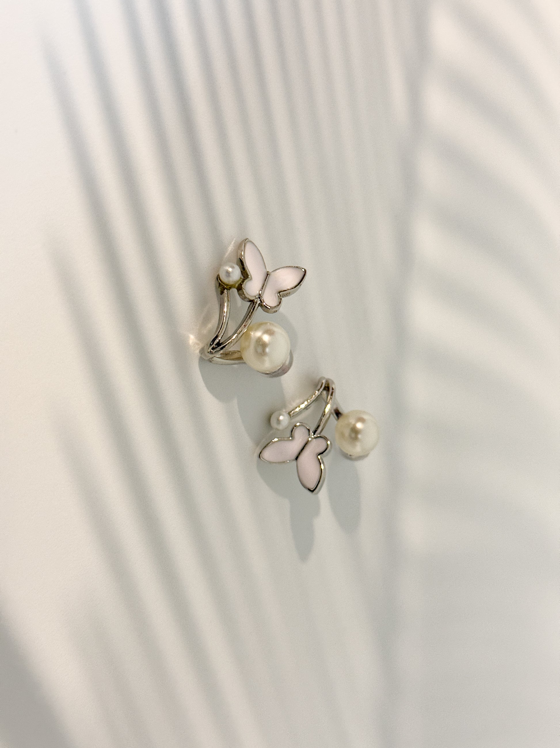 Classic minimal pearl stud earrings for women