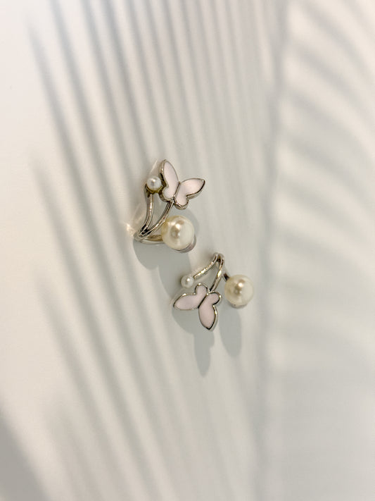 Classic minimal pearl stud earrings for women