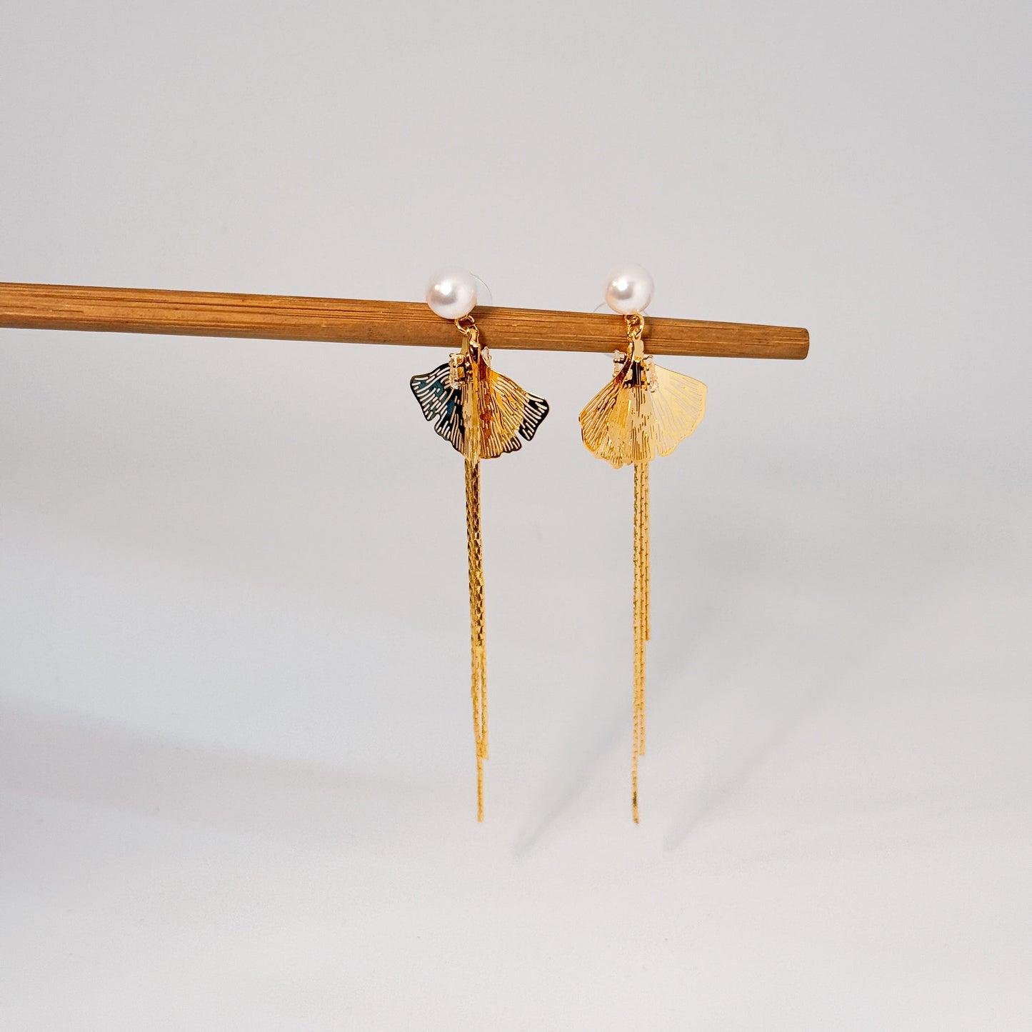 Gold earrings with pearl as a statement 